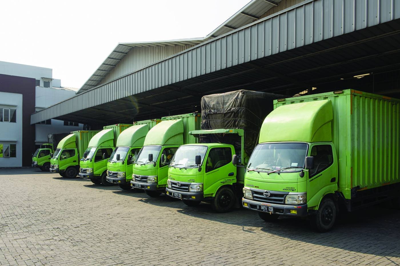 Armada truk pengiriman